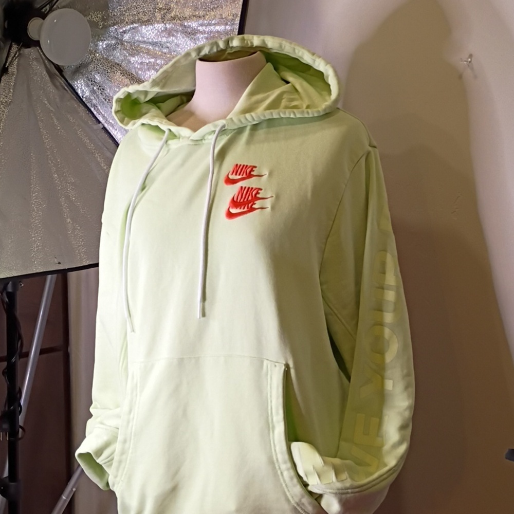 NIKE WORLD TOUR SWEATER